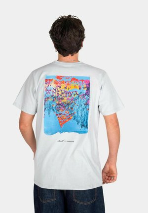 REELL x KARSKIONE - Print T-shirt - water blue