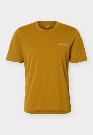 T-shirt jaune moutarde à manches courtes et col rond avec le logo "Houdini" imprimé en blanc sur la poitrine gauche.
