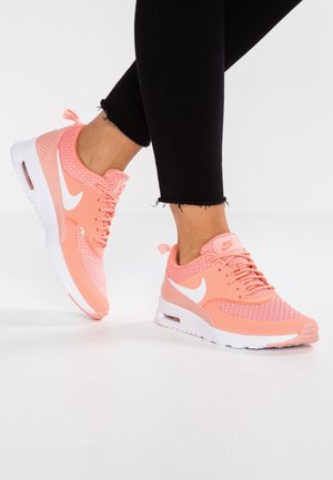 Nike Sportswear Sneakers - coral