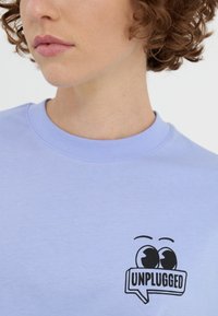 YOURTURN UNISEX - Μπλουζάκι με στάμπα - light blue