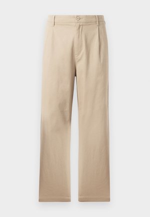 Beige gerade geschnittene Hose aus weichem Baumwollstoff, mit Knopfverschluss, Falten vorne und sauberen, einfachen Säumen.