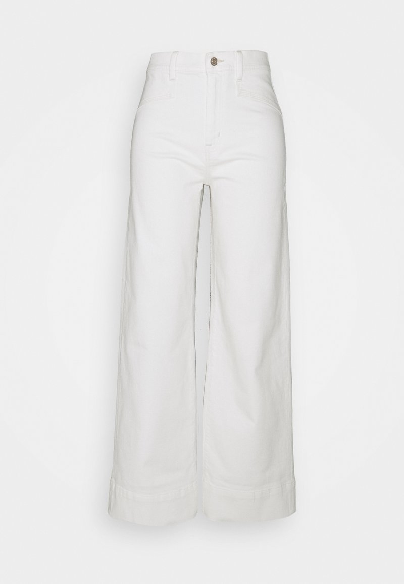 Pantalon blanc taille haute à jambes larges avec fermeture à boutons et zip devant, passants pour ceinture et ourlets pliés.