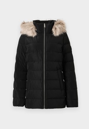 Černá péřová bunda se zipem vpředu, má umělou kožešinu na kapuci, prošívaný design a boční kapsy. Texturovaná, lehká tkanina.