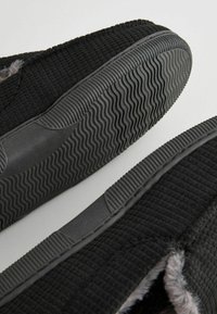 Next REGULAR FIT - Chaussons - black