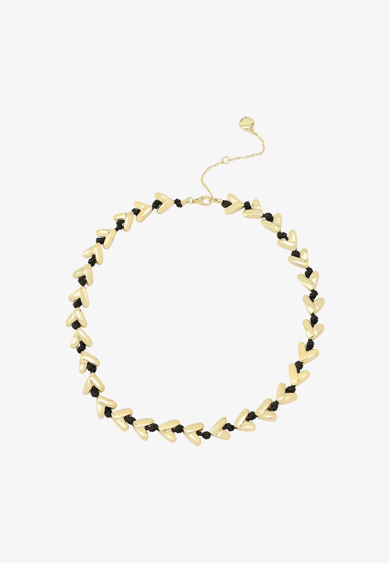 Collier en ton doré avec des éléments en forme de cœur entrecoupés d'accents noirs, sécurisé par un rallonge de chaîne pour une longueur ajustable.