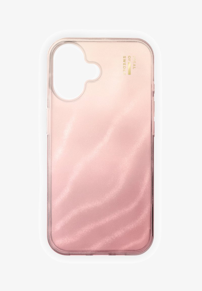 Coque de téléphone rose brillante avec découpe pour l'appareil photo, bords fins et petit logo doré « Ideal of Sweden » dans le coin supérieur droit.