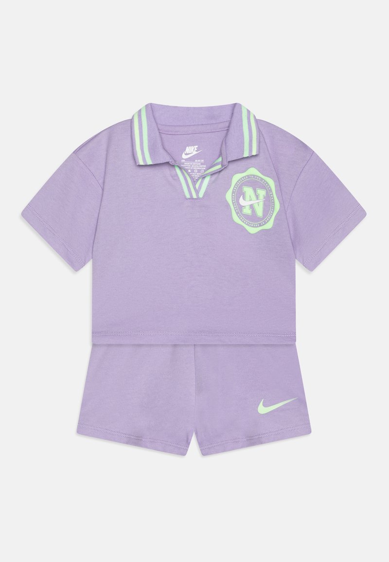 Nike Sportswear Shorts lila