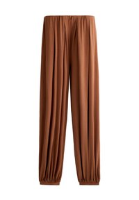 Pantalon marron coupe ample avec taille élastique et poignets élastiques froncés, fabriqué en tissu doux et drapé.
