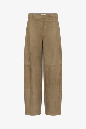 Pantaloni bej largi cu talie înaltă, textură subtilă de crocodil, cu bucle pentru curea, fermoar frontal și închidere cu nasture.