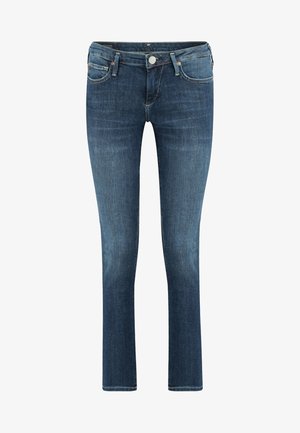 Jean en denim bleu délavé moyen avec bouton et fermeture éclair sur le devant, design à cinq poches et légère décoloration aux cuisses et aux genoux.