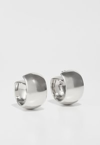 Nevybrané, silver-coloured