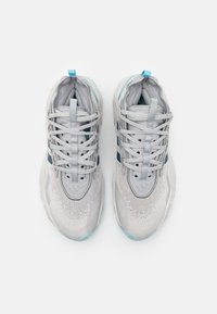Light grey athletic shoes with a textured upper and blue accents. Features a secure lace-up design and a cushioned sole for comfort.