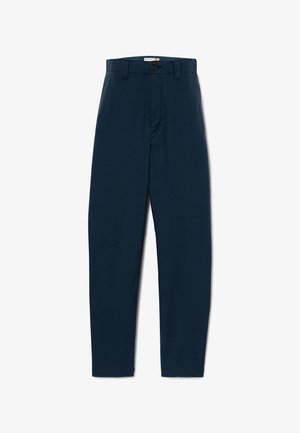 Pantaloni blu navy realizzati in materiale misto cotone, con chiusura a pulsante e design frontale piatto, forma a gamba dritta e senza motivi visibili.