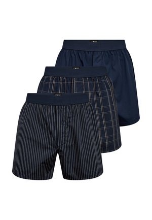 Tre par herreboxershorts i marineblå og mønstrede designs. Funktioner inkluderer elastiske waistband, striber og tern. Fremstillet af blødt stof.