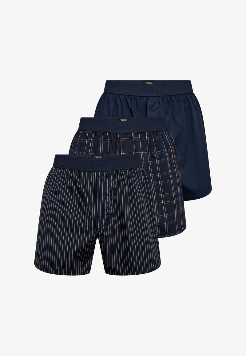 Tre par herreboxershorts i marineblå og mønstrede designs. Funktioner inkluderer elastiske waistband, striber og tern. Fremstillet af blødt stof.