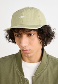Selectat, khaki