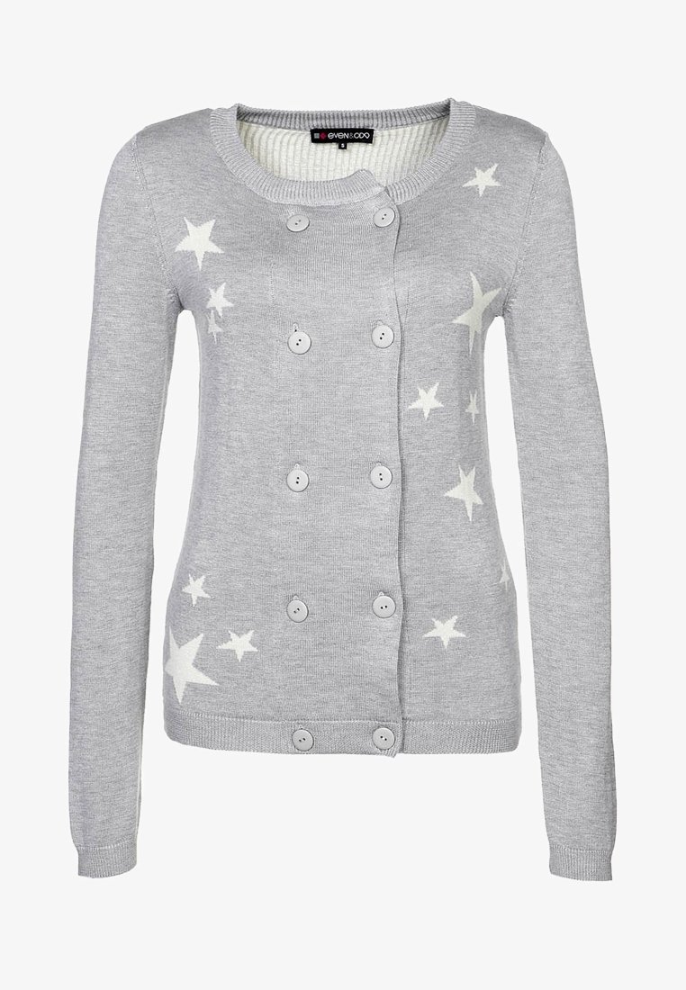 Cardigan gris clair à double boutonnage avec motifs d'étoiles blanches, col rond, manches longues et huit boutons sur le devant.