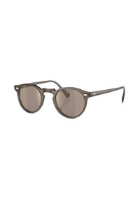 Occhiali da sole rotondi con una sottile montatura grigia opaca e lenti colorate. Presentano un design minimalista con accenti laterali discreti.