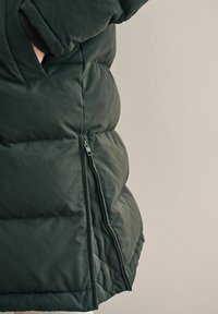 Next REGULAR FIT SIGNATURE LONGLINE - Vinterfrakke - khaki green