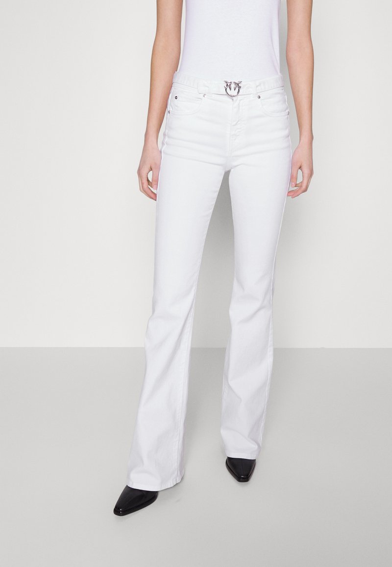 Pinko FLORA FLARE BULL COMFORT - Vaqueros bootcut - bianco brill