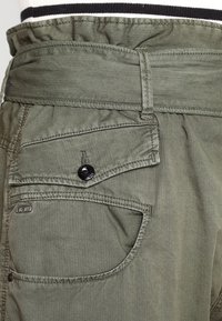 G-STAR Tygbyxor - olive