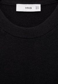 Mango ANDREW - Jednoduché tričko - black