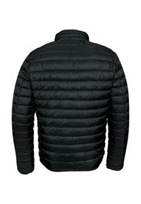 Chaqueta acolchada negra con un diseño de rombos y costuras horizontales, cuello alto y mangas largas. Textura de tela suave y brillante.
