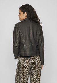 VILA VICARA WASHED COATED JACKET - Imitert skinnjakke - black