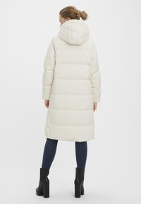 Vero Moda VMERICAHOLLY  - Kaput ispunjen paperjem - birch