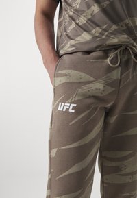 Venum UFC FIGHT WEEK 3.0 JOGGERS - Dresside alumine osa - desert