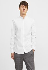 Jack & Jones - JJJOE SHIRT PLAIN MAO - Skjorter - white Miniaturebillede 1