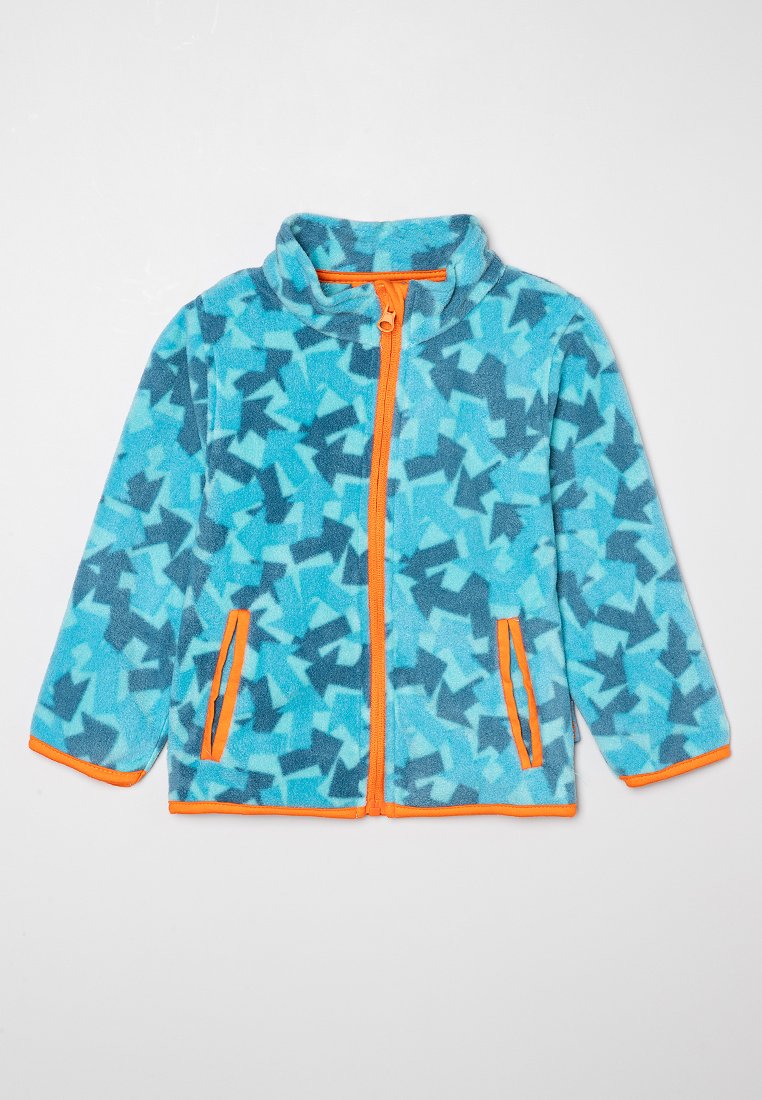 Blaue Fleecejacke mit dunkelblauem Pfeilmuster, leuchtendem orangefarbenem Reißverschluss, Taschenbesatz und Bündchenkanten, flach ausgestellt.