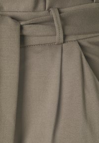 Vero Moda Tall VMEVA PAPERBAG - Calças - bungee cord