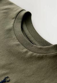 Unselected, khaki green