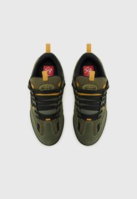 és QUATTRO UNISEX - Skate shoes - olive/black