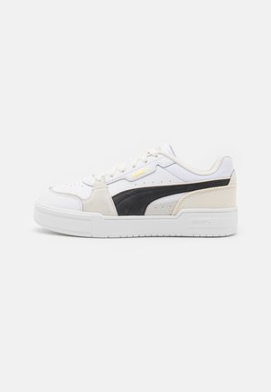 Sneakers - white