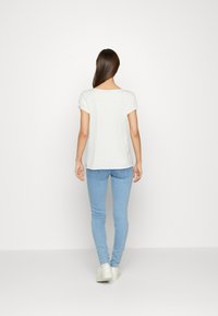 Marc O'Polo DENIM SHORT-SLEEVE CHEST-POCKET - Pamata T-krekls - scandinavian white
