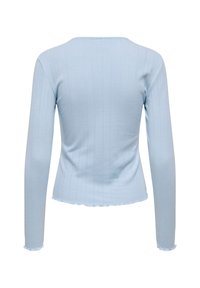 Hellblaues langärmeliges Oberteil mit gerippter Textur und gewelltem Saum, von hinten vor einem weißen Hintergrund gezeigt.