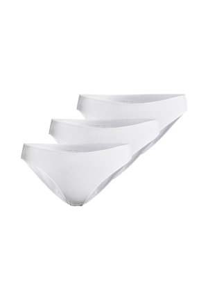 Tre mutandine da donna stile bikini bianche e senza cuciture, disposte sovrapposte su sfondo bianco.