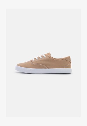 Matalavartiset tennarit - beige