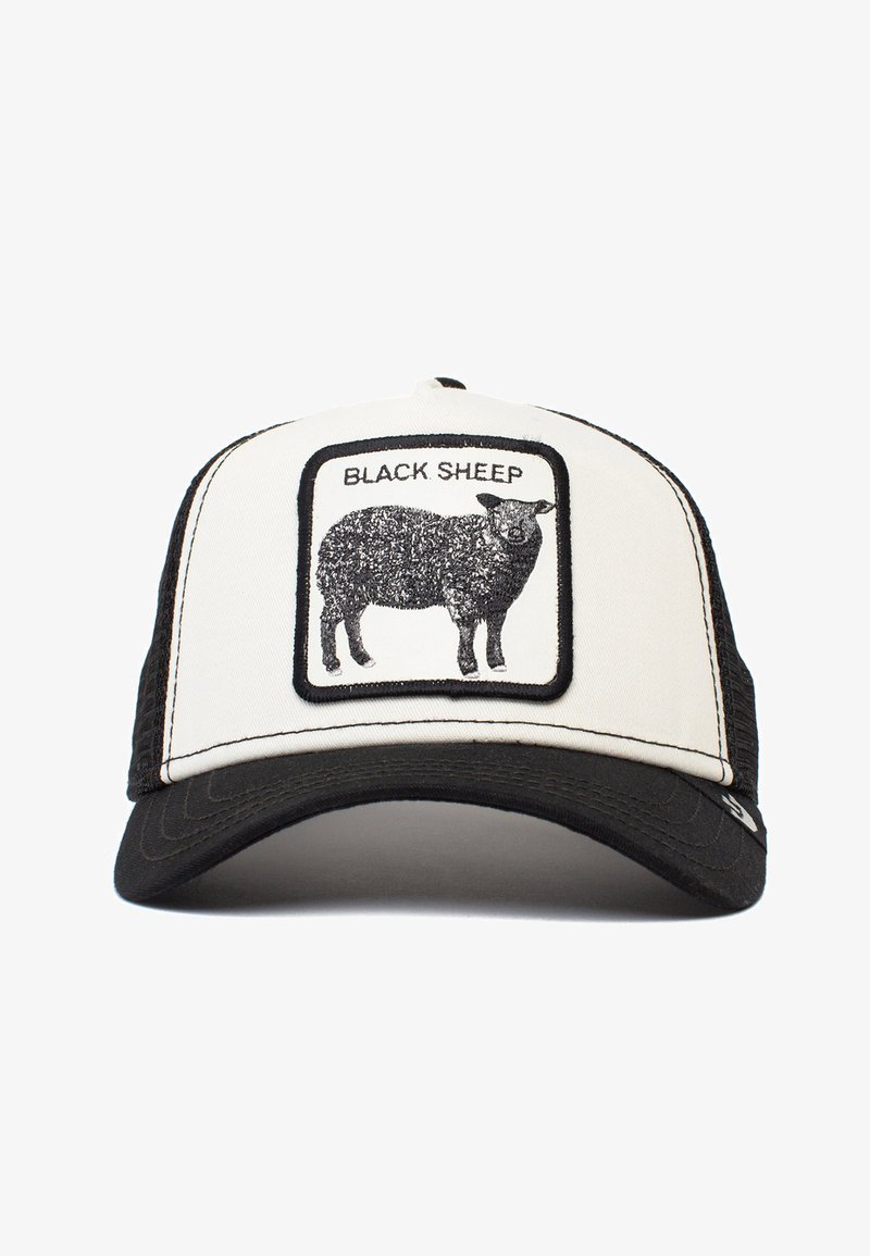 Cappello da camionista con parte anteriore bianca e retro in rete nera. Presenta una grafica di una pecora nera e il testo "BLACK SHEEP" su un'etichetta rettangolare.