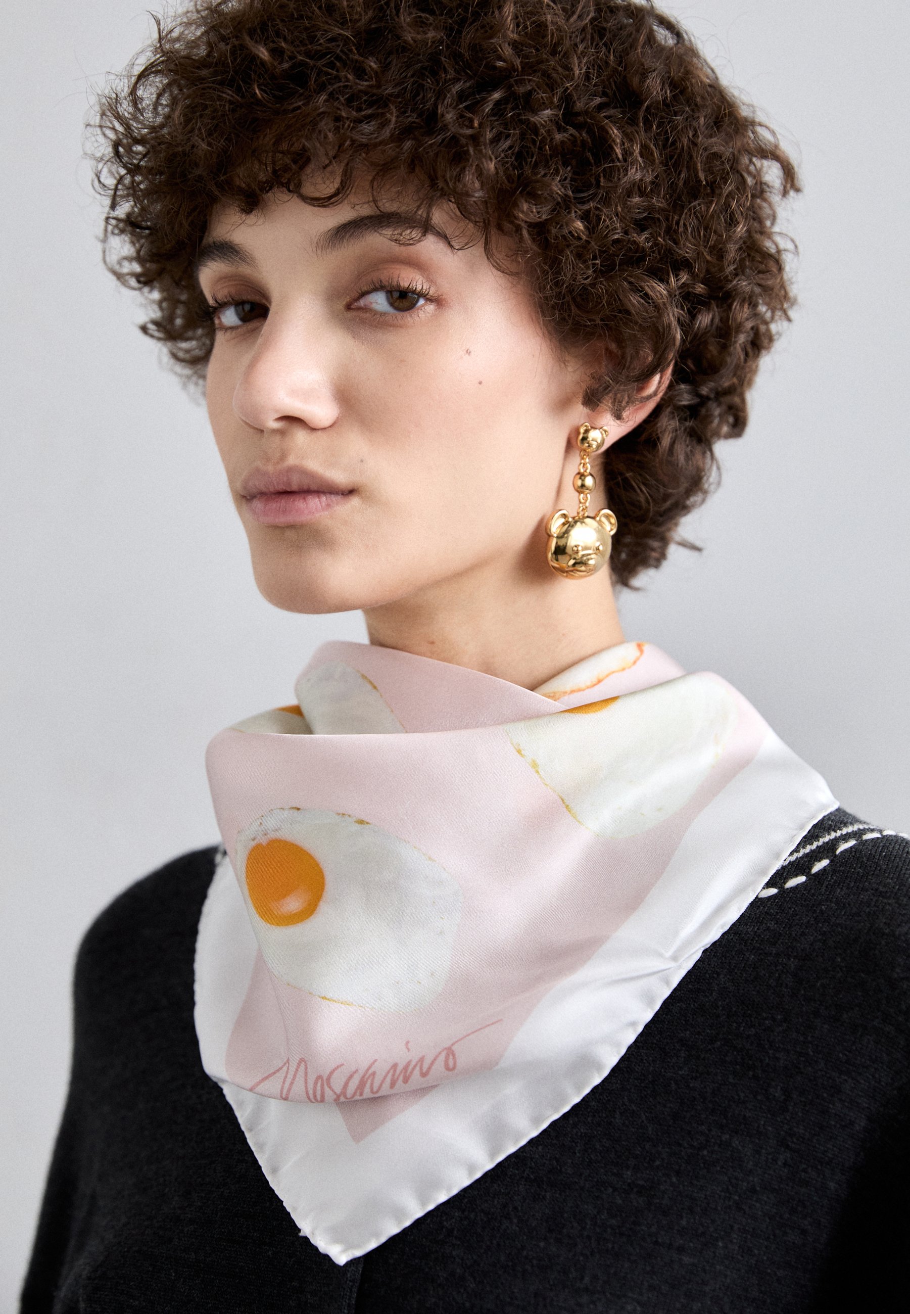 Foulard En Soie MOSCHINO Multicolore - Écharpe Occasion - Accessoire Femme Chic