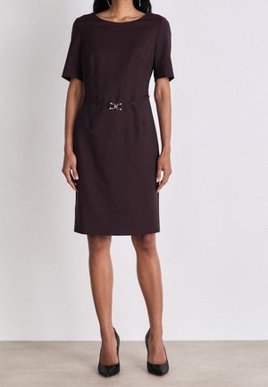 Pouzdrové šaty - bordeaux