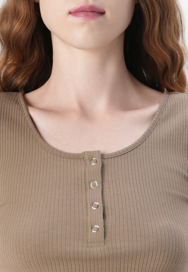 PCKITTE - Basic T-shirt - fossil2