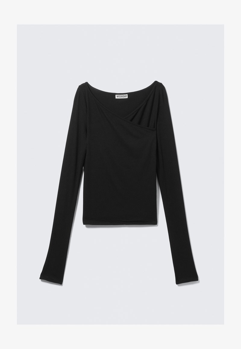 Top negro de manga larga hecho de un tejido suave, con un diseño drapeado y un escote barco en la parte delantera cruzada. Textura lisa, longitud corta.