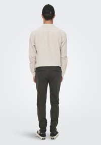 Only & Sons ONSMARK SLIM HERRINGBONE PANT - Broek - slate black