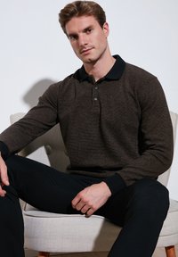 Buratti REGULAR FIT - Svetrík - camel