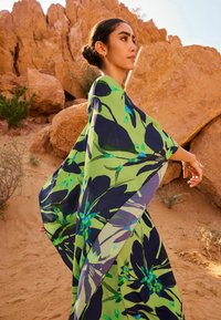 Next Maksikleit - green and navy floral
