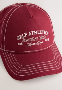 Self. Sapka - dark red