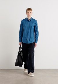 Calvin Klein SOLID STRETCH SLIM SHIRT - Επίσημο πουκάμισο - alfalfa blue